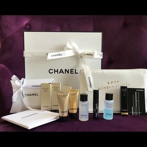 CHANEL Set with Box (Authentic)